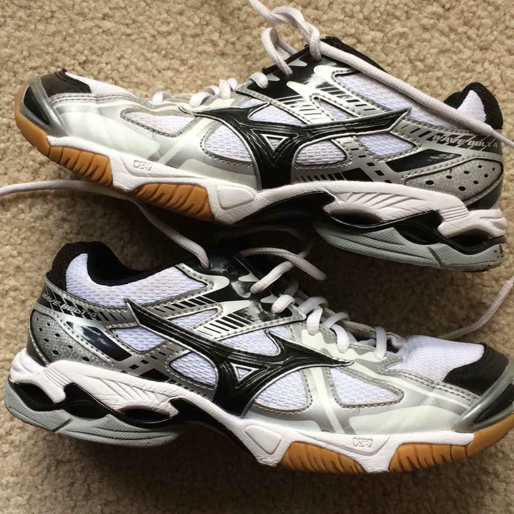 Mizuno volleyball shoes